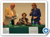 3 L'Assessore Selene Grimaudo regala il Contrasto di Cielo d'Alcamo al Presidente Nazionale